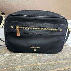 Michael Kors Black Nylon Jet Set Charm East West Crossbody EUC